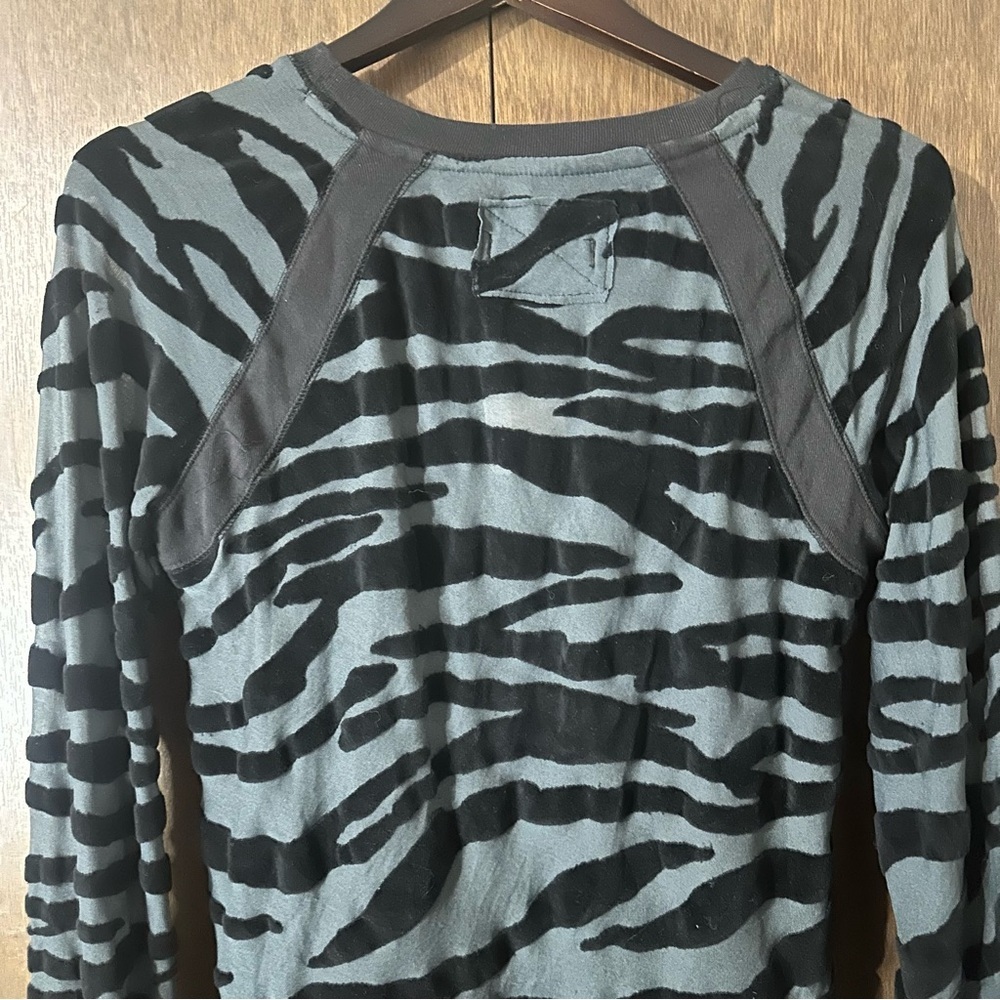 We The Free So Lush Layering Top Black & Gray Animal Print Long Sleeve XL NWT - Picture 9 of 13